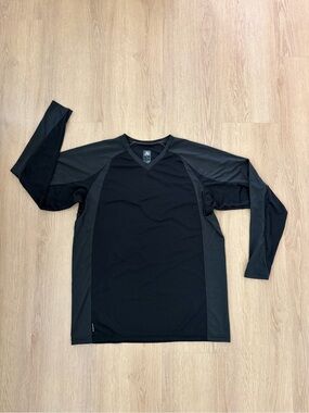 Nike ACG - V Neck - Black Long Sleeve Base Layer